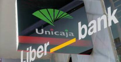 Doble exposición de los logotipos de las entidades Unicaja y Liberbank.