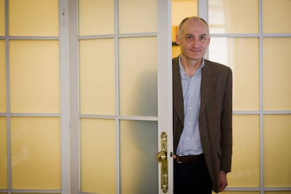 El filósofo Josep Maria Esquirol, en su casa en Barcelona, en abril de 2015.
