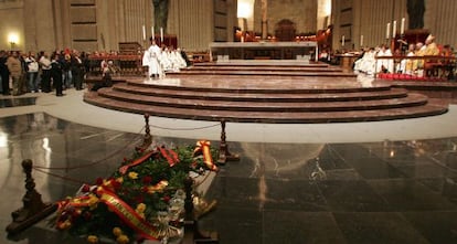 Misa en la basílica del Valle de los Caídos con motivo del 30º aniversario de la muerte de Franco.