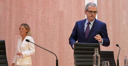 En primer término Pablo Isla, presidente de Inditex, y en segundo, Flora Pérez, consejera del grupo textil.