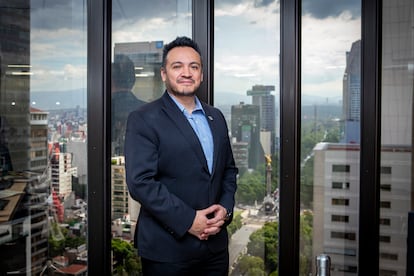Edgar Suárez en las oficinas de ZEEKR, en Ciudad de México, en agosto de 2024.
