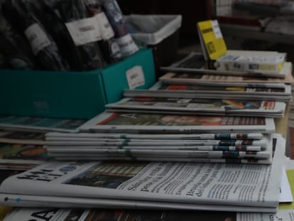 Un quiosco de prensa, en la calle de Alcalá en Madrid, en una imagen de archivo.