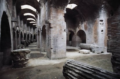Pasajes subterráneos del anfiteatro de Flavio, en Pozzuoli (Nápoles).