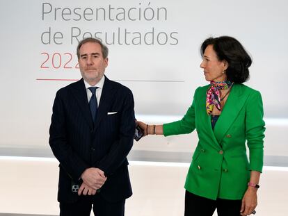 El consejero delegado del Banco Santander, Héctor Grisi (a la izquierda), y la presidenta, Ana Botín, en la presentación de los resultados del año 2022, este jueves.