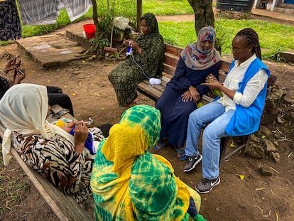 A group of Sudanese refugee women on March 14 in one of the common areas of the so-called emergency transit center. They fled their country even before the war broke out a year ago. The asylum seekers in Gashora are mostly from Somalia, Eritrea, Ethiopia and Sudan.