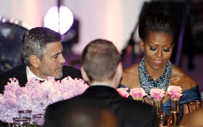 George Clooney y Michelle Obama durante una cena oficial en marzo de 2012.