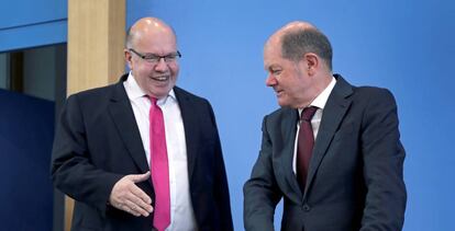El ministro de Economía alemán, Peter Altmaier, y el ministro de Finanzas, Olaf Scholz, tras la reunión en Berlín.