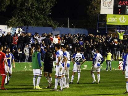 Jugadores del Hércules, de Segunda B, en un partido disputado en el estadio del Orihuela.