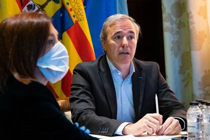 El alcalde de Zaragoza, Jorge Azcón y la vicealaldesa, Sara Fernández.