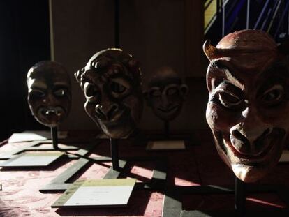 Four masks set to be auctioned off on December 26 along with over 1,000 other objects created for Teatro Real.