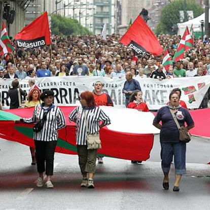 Cabeza de la manifestación celebrada ayer en Bilbao con apoyo de Batasuna.