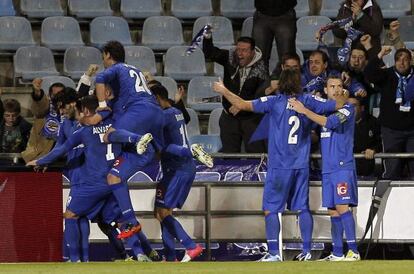 Los jugadores del Getafe celebran el gol del triunfo