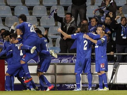 Los jugadores del Getafe celebran el gol del triunfo