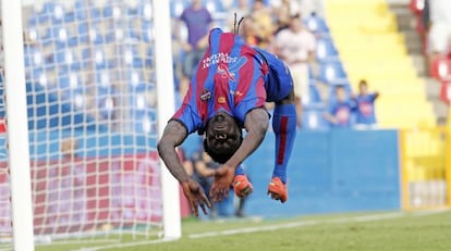 Martins celebra su gol