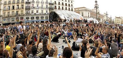 Los manifestantes durante la asamblea que ha tenido lugar esta mañana