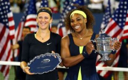Azarenka y Serena, con sus trofeos