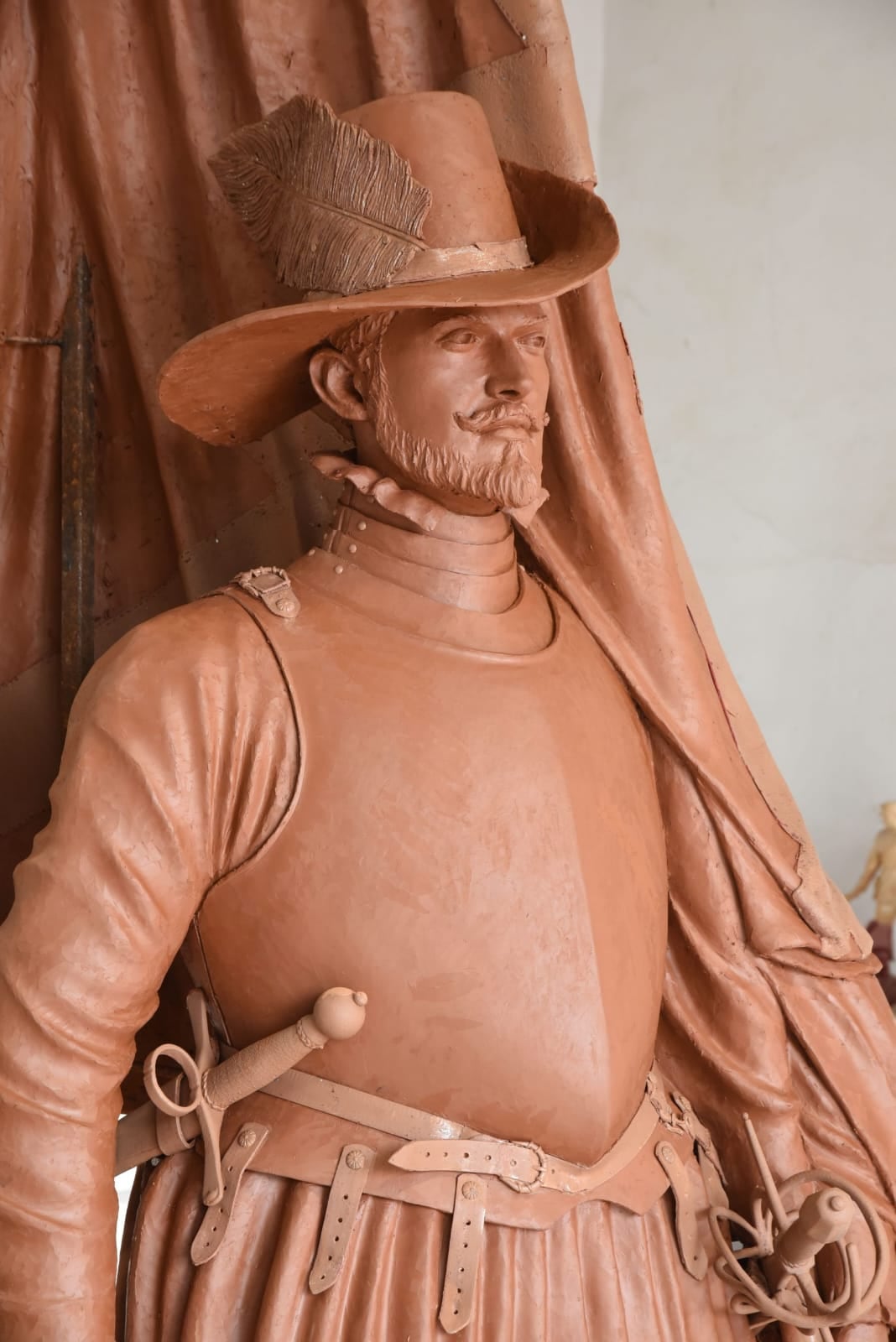 Imagen en arcilla del alférez.