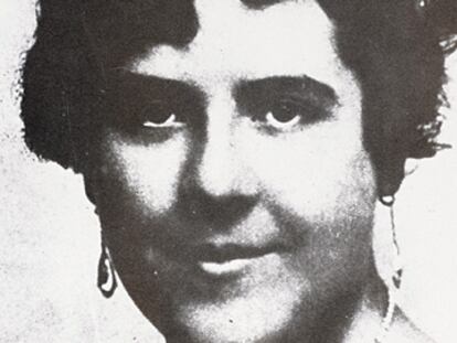 Hildegart no tuvo infancia, ni juegos, ni amigos. A los 17 años era ya abogada. Su madre la mató a tiros mientras dormía.