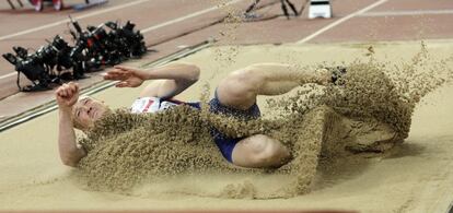El británico Greg Rutherford en la prueba de salto de longitud