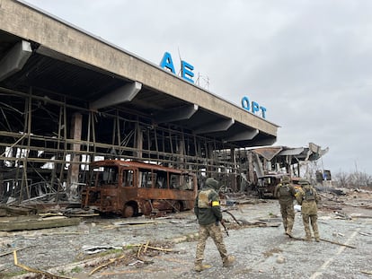 Militares ucranios en el aeropuerto de Jersón, el 27 de diciembre.