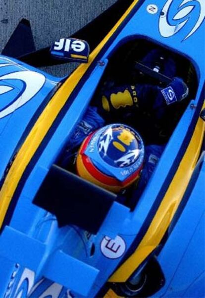 Fernando Alonso estrena en Cheste el nuevo R25.