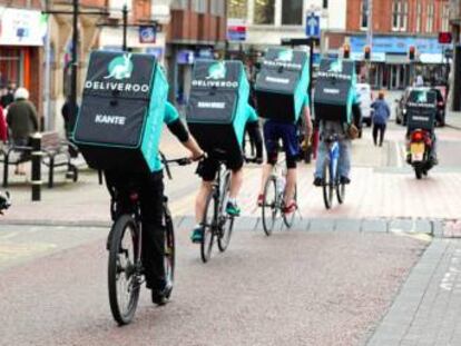 Deliveroo cambia su relación con los riders. Y un 70% lo apoya