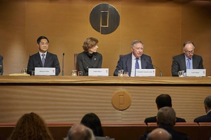 El embajador de Corea del Sur en España, Hong-jo Chun; la secretaria de Estado de Turismo, Isabel Oliver; el presidente del comité ejecutivo de Ifema, Clemente González Soler, y el presidente del comité organizador de Fitur, Luis Gallego, durante la presentación de la feria.