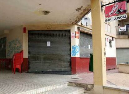 Fachada del bar que regenta la hija de la víctima en Logroño.