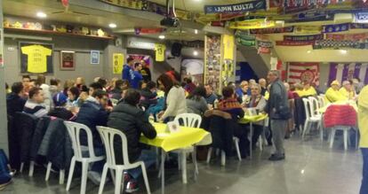 Comida de hermanamiento de peñas del Villarreal y el Levante.