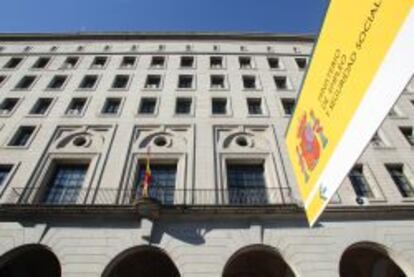 Fachada del Ministerio de Empleo y Seguridad Social en Madrid.