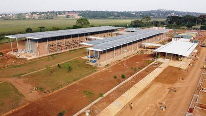 Vista general del Centro de Cirugía Pediátrica de Entebbe proyectado por RPBW y TAM Associati.