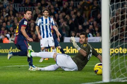 Xavi marca el primer gol.