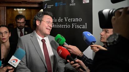 El fiscal general del Estado, Álvaro García Ortiz, atiende a los medios a su llegada este viernes a la clausura de la Escuela de Verano del Ministerio Fiscal, en el Pazo de Mariñán, Bergondo (A Coruña).