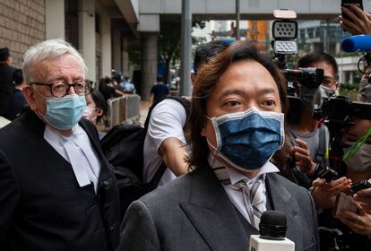El abogado de Tong Ying-Kit,  Lawrence Lau, se dirige a los medios ayer en Hong Kong.