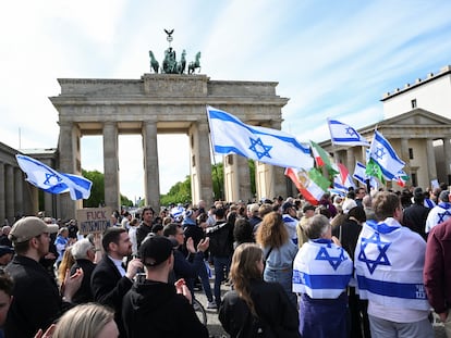 Manifestación en Berlín en solidaridad con Israel tras el ataque con drones y misiles de Irán, el domingo 14 de abril.