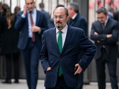 El senador del PSOE Javier Lambán, a su llegada al acto de jura de la Constitución ante las Cortes Generales, el 31 de ocubre de  de 2023.