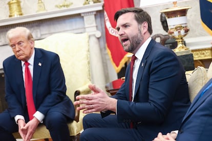 Donal Trump y  J. D. Vance, durante el encuentro con Zelenski en el Despacho Oval, el 28 de febrero. 