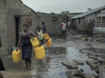 Luis López, médico español en Mozambique, advierte del riesgo de brotes de cólera y tifus en las próximas semanas tras el paso del ciclón Idai.