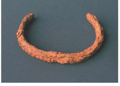 A part of the Tesoro de Villena hoard, a bracelet made of iron from a meteor. 