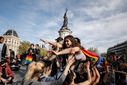 Manifestación en la plaza de la República de París el 25 de abril que reclamaba "la visibilidad de las lesbiana" y "reproducción asistida para todos".
