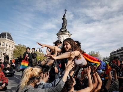Manifestación en la plaza de la República de París el 25 de abril que reclamaba "la visibilidad de las lesbiana" y "reproducción asistida para todos".