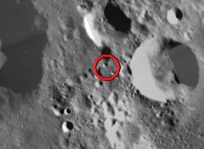 Detalle de la superficie lunar donde está previsto el impacto de la sonda espacial japonesa Kaguya