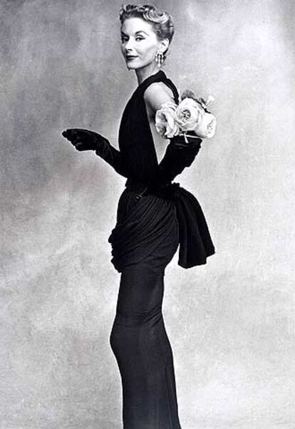 Fotografía <i>Mujer con rosas </i>(1950), de Irving Penn.