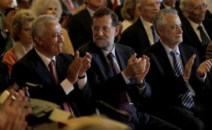 Rajoy, Arenas y Griñán en la toma de posesión de Zoido como alcalde de Sevilla.