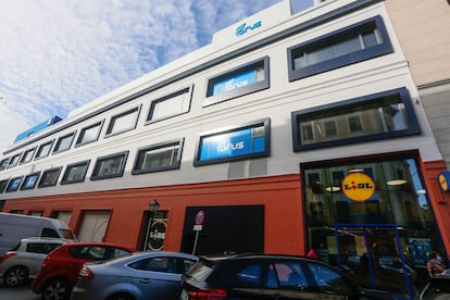 Edificio que albergaba la Escuela de Danza de la CAM, y actualmente ocupado por un supermercado y un gimnasio.