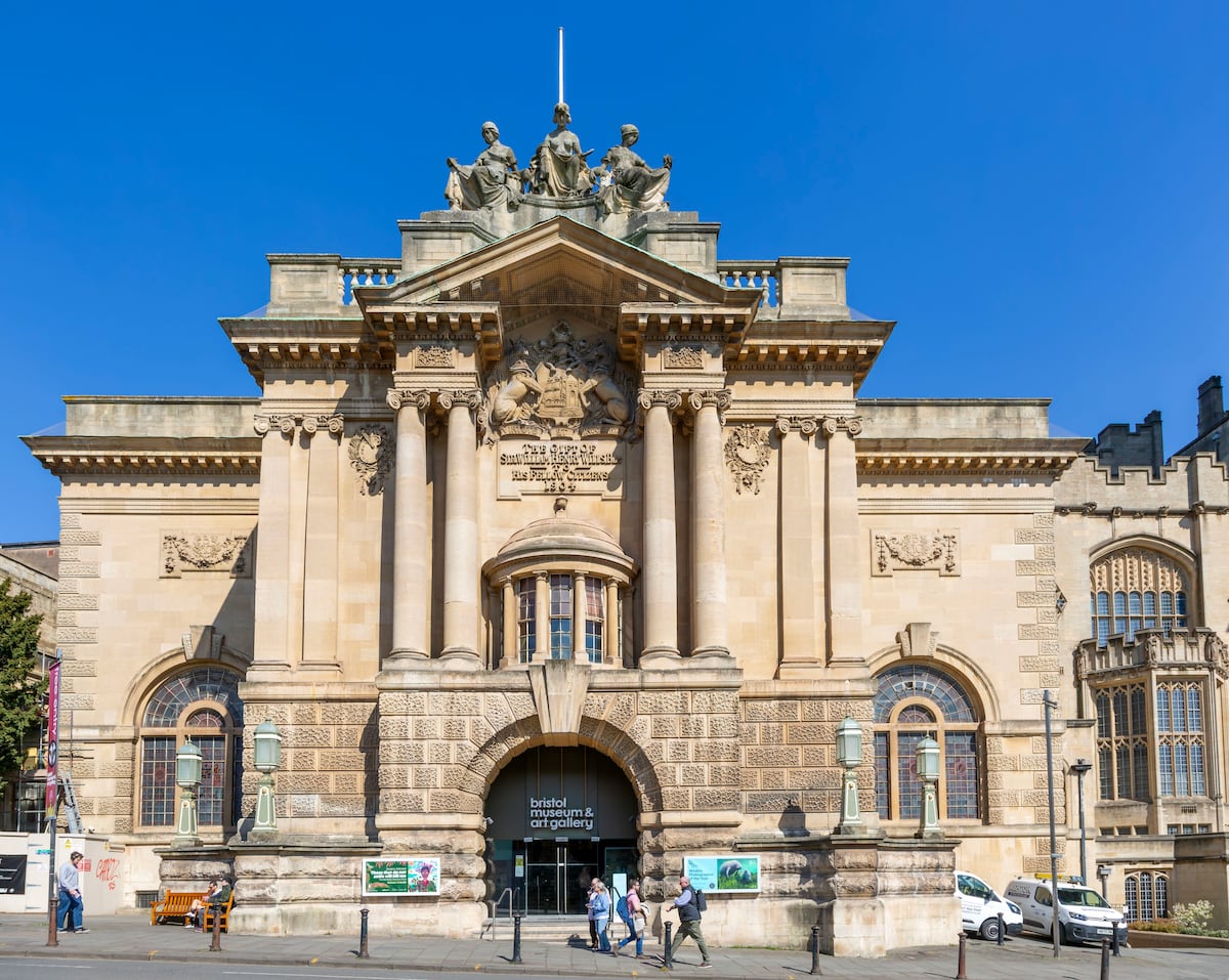 Un grupo de asaltantes roba centenares de objetos “de relevante valor cultural” en el Museo de Bristol