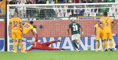 O Tigres marca seu gol contra o Palmeiras neste domingo, 7 de fevereiro, pela semi-final do Mundial de Clubes.