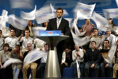 El candidato del PP, Mariano Rajoy, ayer en el Palacio Euskalduna de Bilbao.