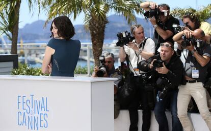 La actriz española, Paz Vega, posa para los fotógrafos durante la presentación de la película 'Grace de Mónaco', en la que interpreta a la cantante María Callas.