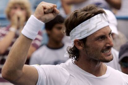 Juan Carlos Ferrero, tras vencer en Cincinatti por primer vez en su carrera al número dos del mundo, Rafa Nadal, y meterse en las semifinales del Masters Series